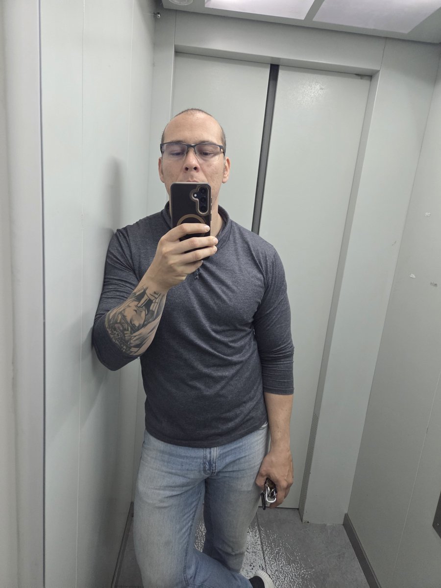 davebedoya31's tweet photo. 38 años, vida llena de retos, experiencias, donde por momentos pienso que hay que hacer para lograr lo qué quiero, otras donde encuentro soluciones, mi vida sigue adelante, avanzo, crezco. 38 años 3 años donde estar soltero me organizo la cabeza y aprender a buscar lo que quiero. https://t.co/jCyoj790PT