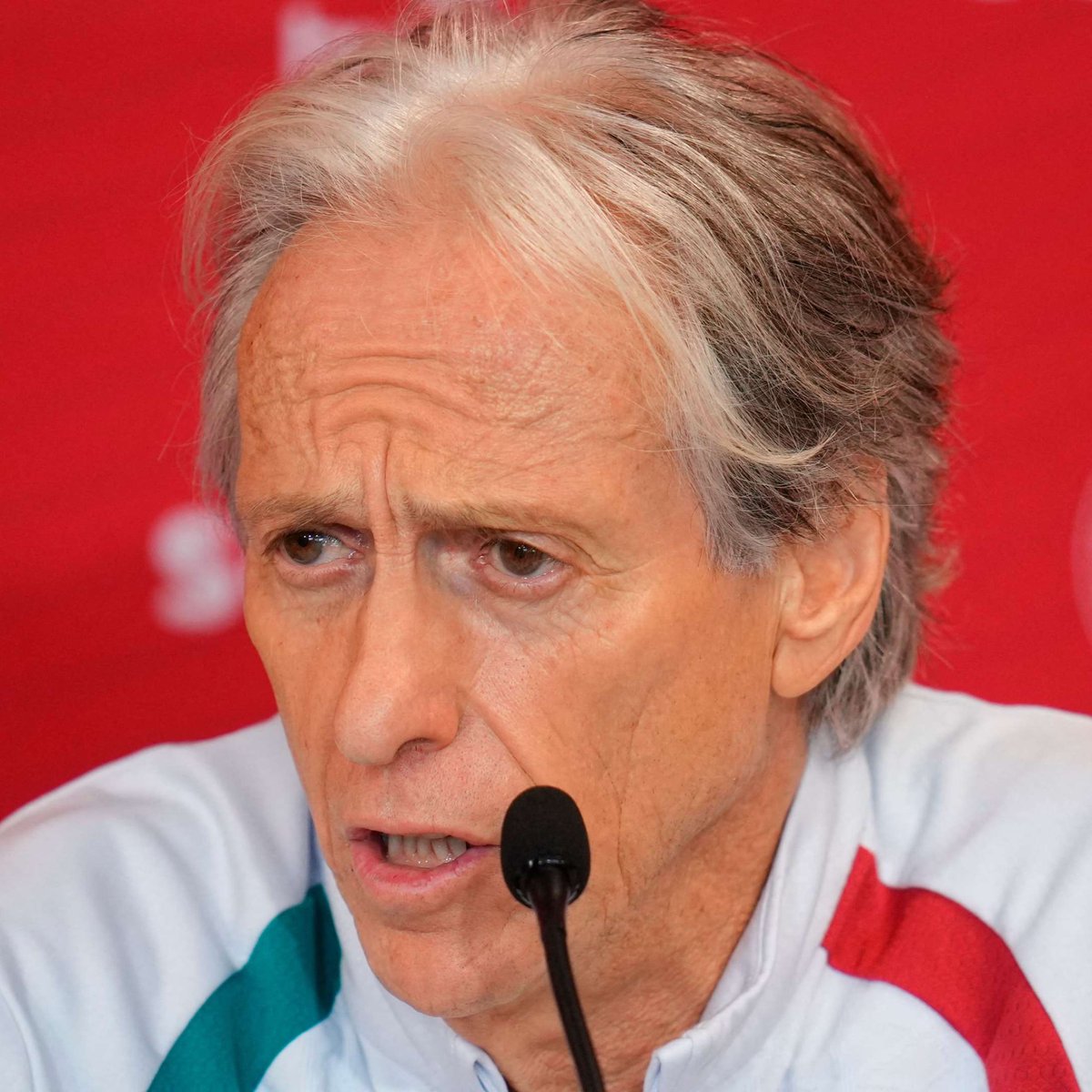 MadridXtra's tweet photo. 🚨💣 BREAKING: The FULL story of why Cristiano Ronaldo left Portugal camp by @EduAguirre7: 

“In a meeting between Cristiano Ronaldo, Portugal FA president and Jorge Jesus, Jorge asked Cristiano for FORGIVENESS for the way he let him warm up for 30 mins just to not sub him on. 

Jorge not only asked for forgiveness, he also PROMISED Cristiano that he will PUBLICLY APOLOGIZE in his press conference and admit that he made a MISTAKE.

Jorge Jesus then did NOT fulfill his promise and said things that are NOT TRUE in his press conference, which is what made Cristiano EXPLODE OF ANGER. 

Cristiano feels BETRAYED. Imagine your manager comes in private and tells you: ‘I did not manage stuff well, we are in this together, forgive me I will clarify stuff in the press conference and apologize. Everything will be fine, don’t worry’ and then he goes out in the press conference showing that he is the one in control and that Cristiano is just another player.

To home he (Cristiano) will go. It’s a BETRAYAL.”