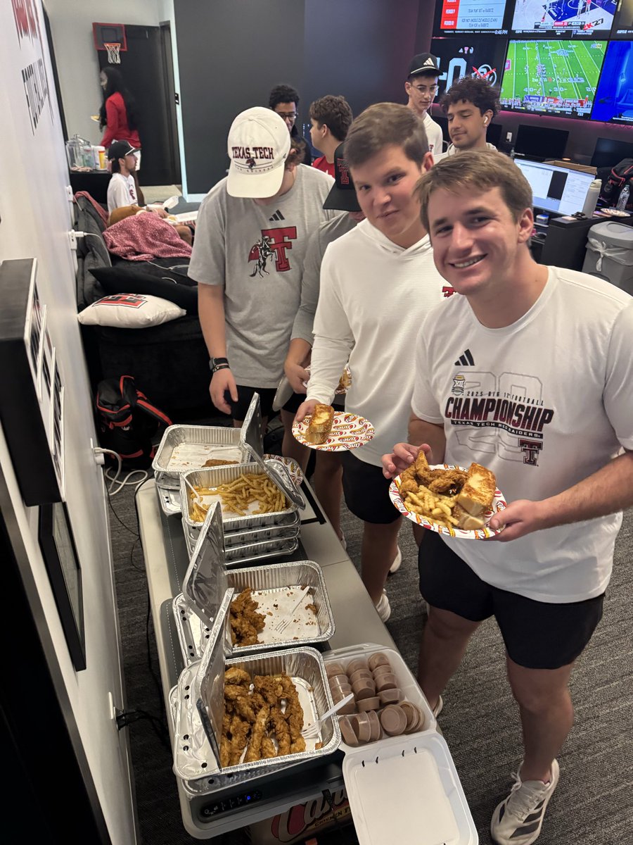 TexasTechVideo's tweet photo. Post practice meal for the vid crew! Thank you @JoeyMcGuireTTU Mrs. Debbie and @presleequiz https://t.co/XptRbyUrbo