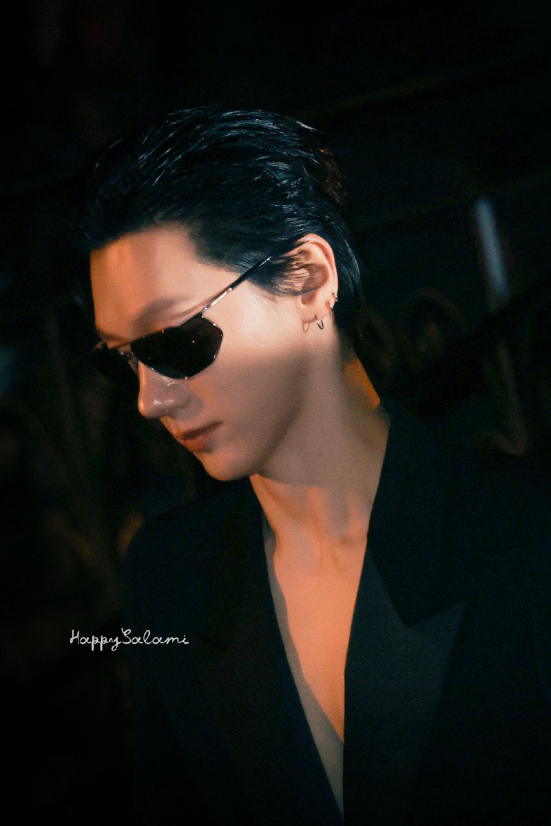 ywnpsk's tweet photo. ทุกคนดูดิ ㅠㅠㅠㅠㅠ จะตรายยยยยให้ได้เลย เอาตรายเลยมั้งงง ไม่เหลืออะไรให้หวีดแล้ว รูปหล่อนี่มันบอกหมดทุกอย่าง ตั้งแต่เส้นผมลงมาชั้นยังไม่เห็นจุดไหนที่ไม่ดี ที่พลาดเลย คือไปรอบนี้ทำถึงมาก ถึงแก่ชีวิตอะ 😭🫵🏻😭🫵🏻😭🫵🏻

TEN AT SAINT LAURENT SUMMER27  #TENforYSLPFW27 #Saintlaurentxten https://t.co/6z8Cs336mP
