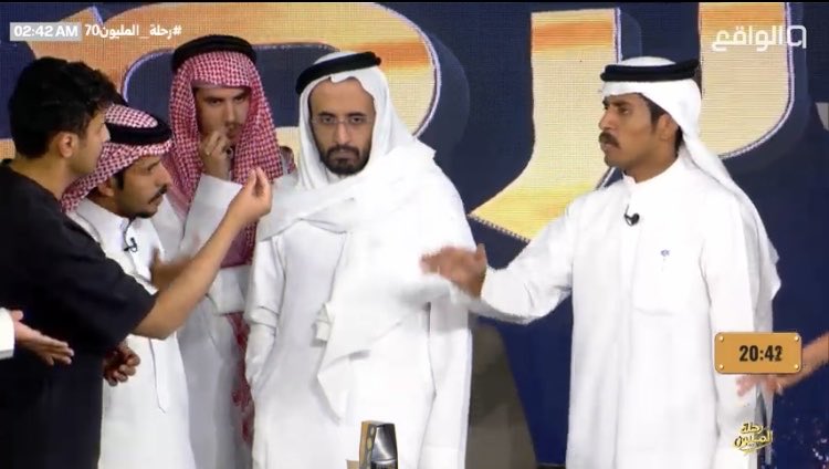 R7_only's tweet photo. وجه فهد معيان 😂😂😂😂😂
م ألومه كلهم يتكلمون بنفس الوقت 🤕 https://t.co/fnwmbJCyW5
