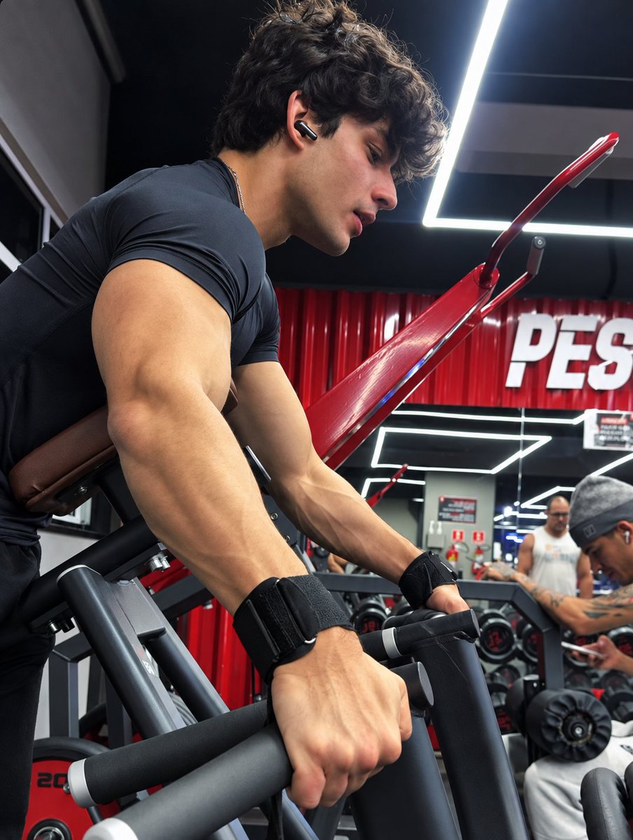 physiqueboys's tweet photo. às vezes esqueço que ele é assim... 🫦🫦 https://t.co/R3YjpkEk1S