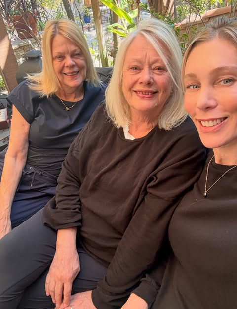 slsheppard_1's tweet photo. I have been lucky enough this past two weeks since my back surgery to have my Mum (who flew in from Australia) AND my Aunt Sarah (from England) who put both their lives on hold and looks after me, Isabella &amp; my house
#grateful #spinalsurgeryrecovery #family https://t.co/tKyCwcldtw