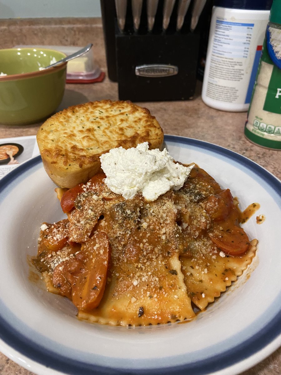 VitoTweeted's tweet photo. For tonight's #DynamiteDinner we've got mushroom ravioli with a tomato cream sauce featuring basil and tomatoes from the garden and topped with a dollop of ricotta cheese. Of course, I've gotta have my cheesy garlic bread on the side. #AEWDynamite
@AEW @TBSNetwork @HBOMax https://t.co/VOhIGBVMSz