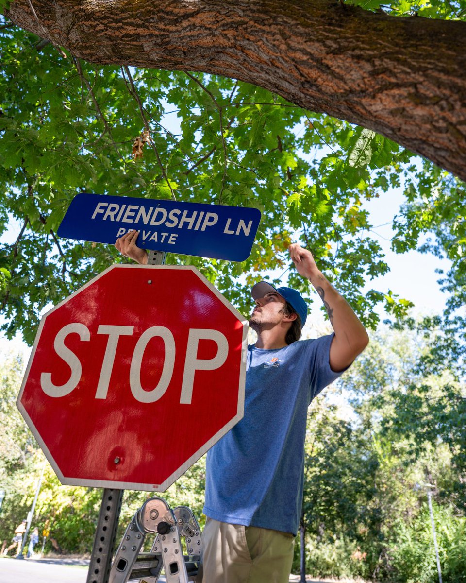 BoiseState's tweet photo. Say hello to Friendship Lane👋 The signs are up just in time for Homecoming!

#BoiseState #BroncosHome https://t.co/EhOyK1rYg1