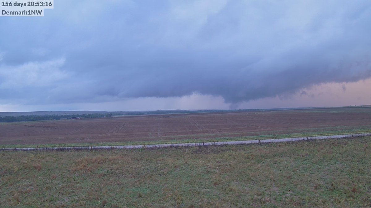 ksmesonet's tweet photo. Looks like a brief tornado from Denmark Mesonet station!! #kswx @ 1900 https://t.co/n5ZxZm92XW