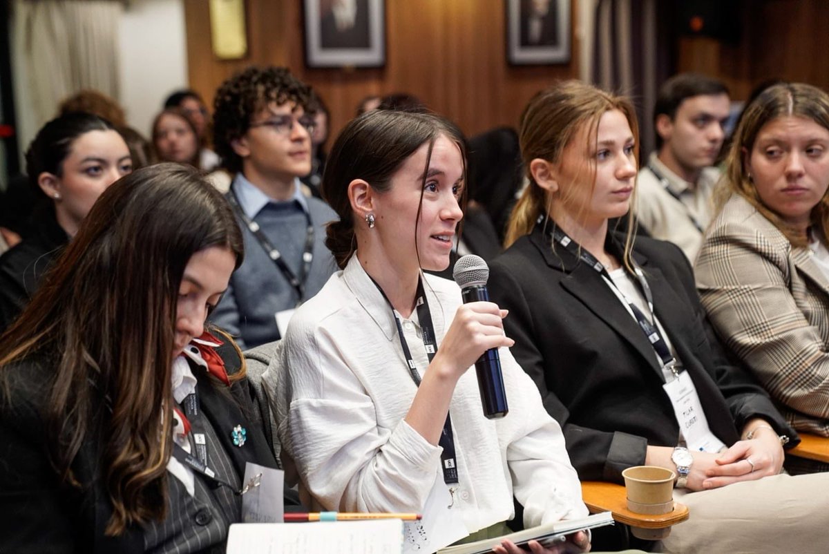 SergioOPalazzo's tweet photo. Hoy recibí en la Asociación Bancaria a alumnos de la UCA Córdoba de la carrera de Ciencias políticas y Licenciatura en Relaciones Internacionales. 

Hemos debatido sobre las nuevas formas de trabajo y la situación económica y política en la Argentina.
Gracias por visitarnos! https://t.co/4BgJEuAh20