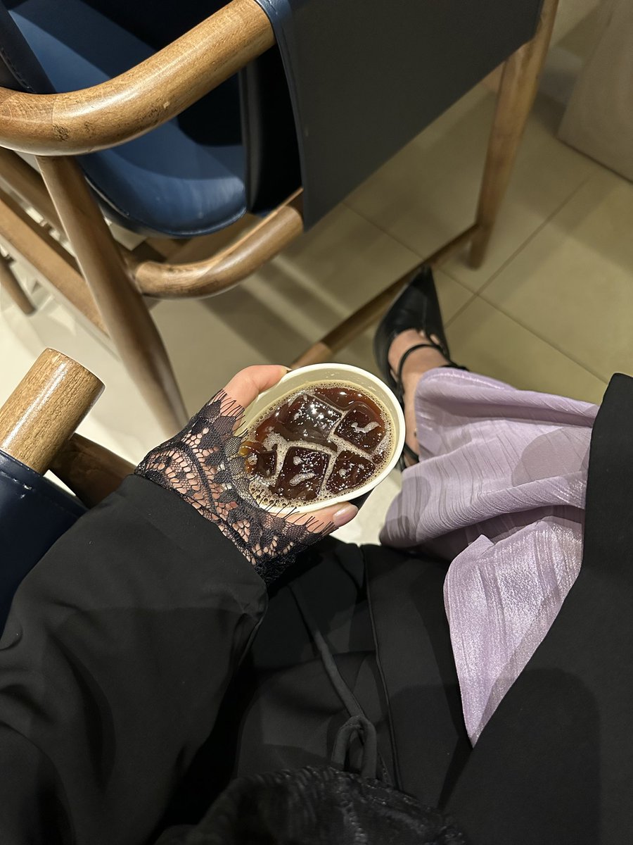 imx_37's tweet photo. ماذا قيل بـ القهوة:

أَتُريدُ قَهْوَةً أَم مَن تَهْوَى ، أُرِيدُ قَهْوَةً مَعَ مَن أَهْوَى🍂..
#اليوم_العالمي_للقهوة https://t.co/ekHj9DtKr6