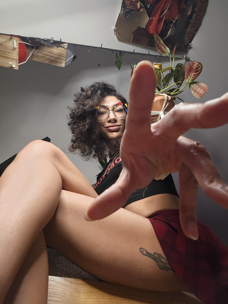 SpoilQueenVee's tweet photo. Beneath me is where youre happiest and we both know it 
Now hand me your money and ill send you a voice note calling you my good boy https://t.co/hhkFPziqha