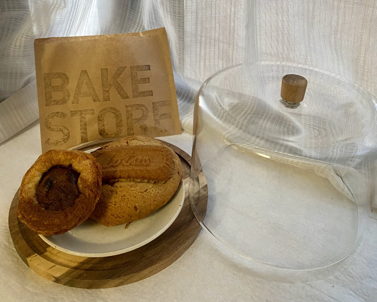 LOVE20070129's tweet photo. 🥧BAKE STORE🍪
〜エッグタルトとアメリカンクッキー〜
京橋京阪モールの1階の道路側に、おしゃれで美味しそうに並んでいたので買いました🥰❤️
🥧チョコレート
🍪メイプルビーガンロータス
https://t.co/g52lo9sQS0
#BAKE STORE
#エッグタルト
#京阪モール https://t.co/Rv0b6CypeW