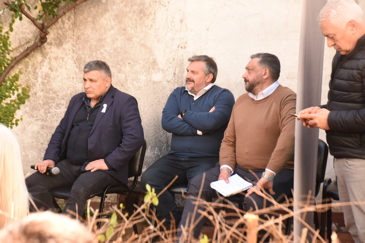 faticaprensa's tweet photo. Se presentó formalmente a Sergio Sánchez como Director Provincial de Delegaciones y a nuestro compañero Alejandro Ramella, secretario general del STIMRA, como Coordinador de la Zona I. https://t.co/pfJ84iH2Vg
