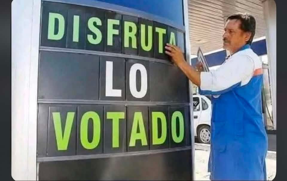 NinaGonzlezF's tweet photo. No soporté escuchar LAS MENTIRAS del Kakast. Mejor apagar la tele y escuchar música #CadenaNacional un ASCO!!! https://t.co/NVPFnrzF9V
