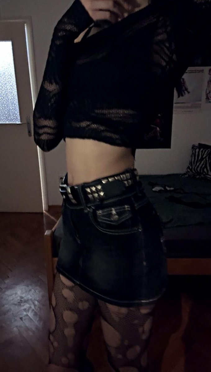 Cinndybun's tweet photo. Outfit for today what we thinkin 
#nsfwtwtًً #nsfwtwt #nsfw #goth https://t.co/Yv18IwSK5h
