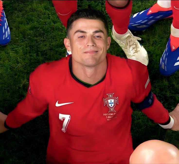 Ubaid074's tweet photo. Viva Ronaldo ❤️ https://t.co/RuZspR8GOg