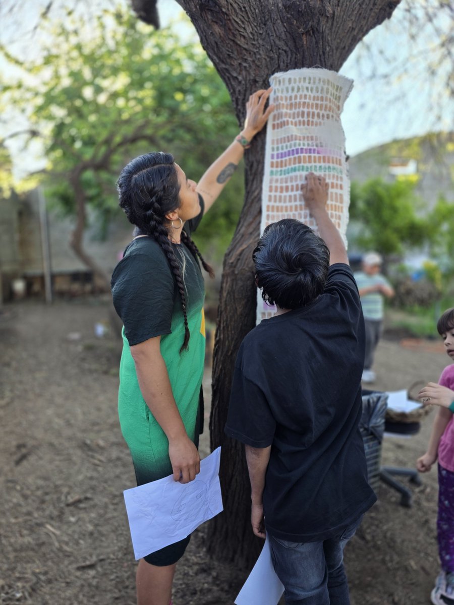 Josefermanelli's tweet photo. Taller Pintura con Tierra para Infancias en Bella Vista 🍃 hoy recibimos a la artista mexicana Aby Blanco para aprender sobre nuestras raíces, crear pigmentos naturales y realizar máscaras de animales. https://t.co/2J9qyLers4