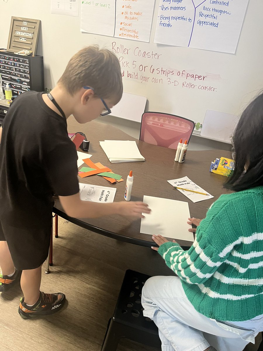 AndreaMaso4103's tweet photo. 4th grade math fair @yaleroadrunners @WhiteCarolyna https://t.co/XgBneSuVh8