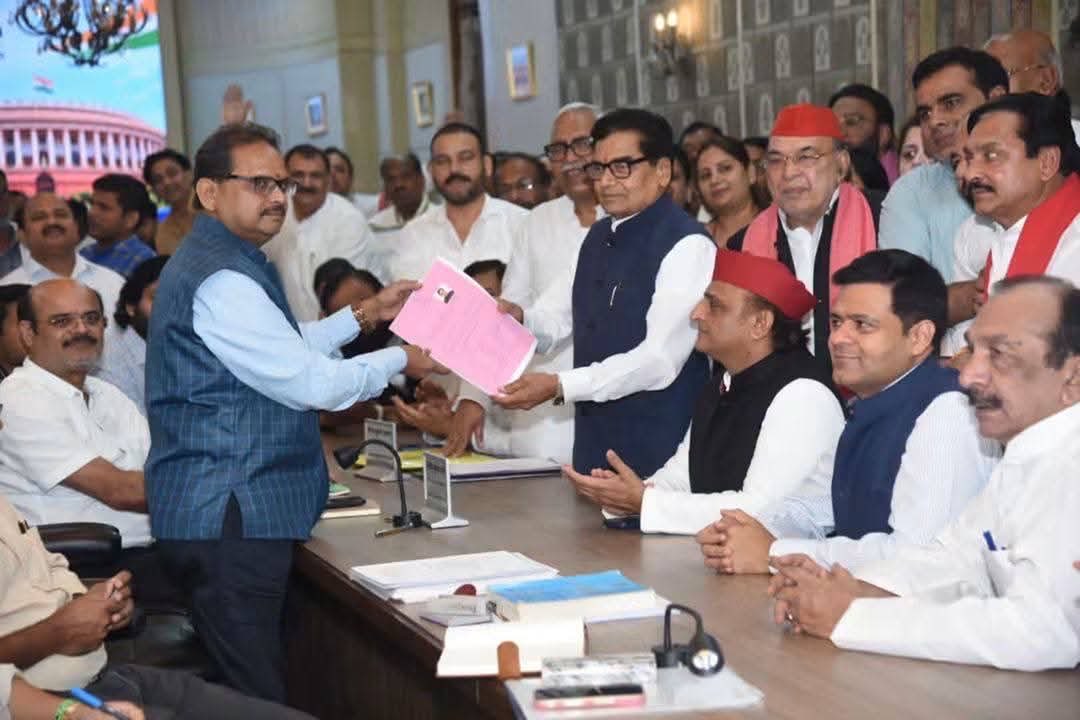 proframgopalya1's tweet photo. समाजवादी पार्टी के राष्ट्रीय अध्यक्ष श्री अखिलेश यादव द्वारा मुझे एकबार पुनः राज्य सभा के लिए नामित किए जाने के लिए मैं अध्यक्ष जी  और समाजवादी पार्टी का आभारी हूँ ।मैं अपने सभी विधायकों, संसद सदस्यों, और अनगिनत पार्टी कार्यकर्ताओं और शुभ चिंतकों के प्रति धन्यवाद ज्ञापित करता हूँ जो कल से लगातार मुझे शुभकामनाएं प्रेषित कर रहे हैं ।चूँकि व्यक्तिगत तौर पर जबाब देना संभव नहीं है इसलिए ट्वीटर के माध्यम सभी को धन्यबाद दे रहा हूँ ।बड़ों से आशीर्वाद और छोटों से प्यार का अकांछी हूँ ।@samajwadiparty