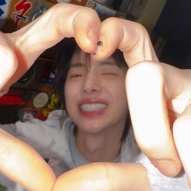 strwbubblies's tweet photo. fie’s september bubblies/oomfs ! i appreciate y’all smmmm. so kyeoptaaa heartuuuu ꉂ(ˊᗜˋ*)♡ https://t.co/Qym5nyPCp7