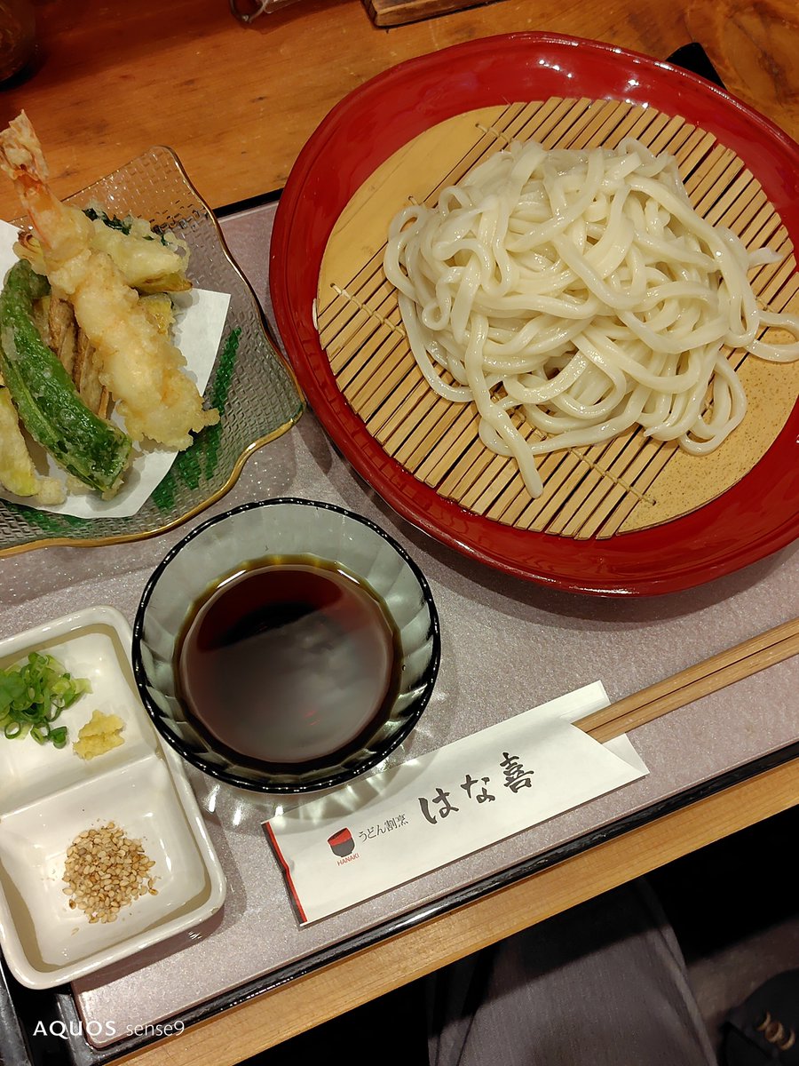 harachi_'s tweet photo. 【うどん���烹はな喜】天ザルうどん　¥1040　はな喜　西明石　ザルうどんはもちもち、エッジの利いた麺は、喉越しも良く美味い！天ぷらは、エビ、オクラ、ごぼう、、かぼちゃ、なす、さつまいも、大葉、玉ねぎ、しっとり揚がりとても美味しい。#はな喜　#西明石うどん　#西明石　ランチ　#はらちー https://t.co/POAFz3rbsp