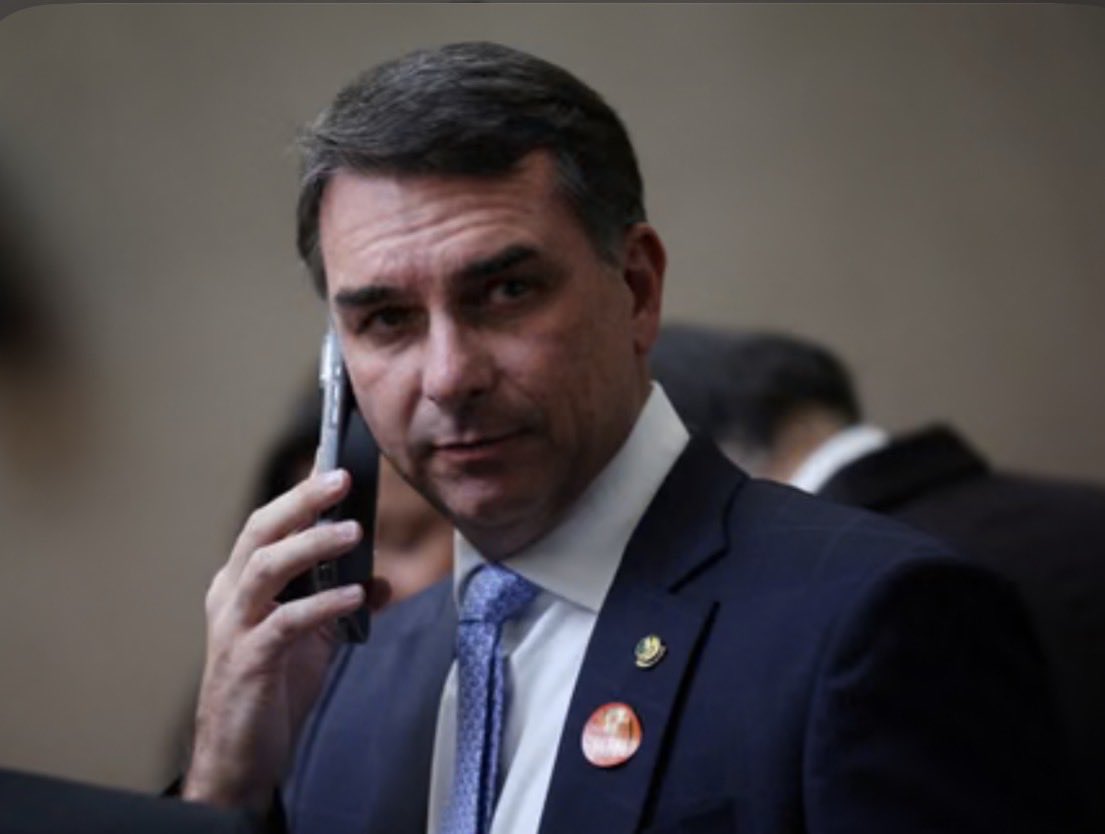 Haaaysb's tweet photo. 🚨URGENTE: União Brasil decide apoiar Flávio Bolsonaro no segundo turno https://t.co/Jopmu4mb4o