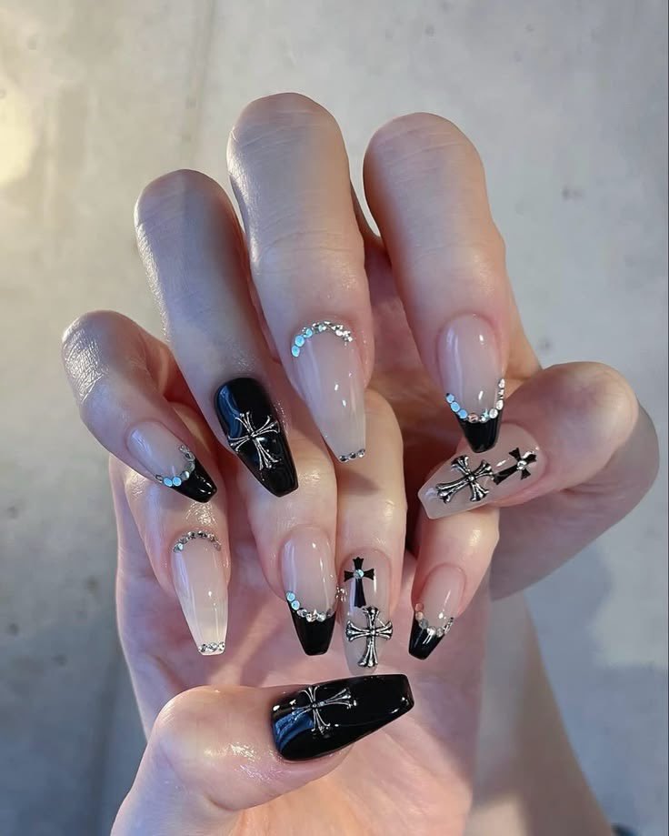 deathhhhhamore's tweet photo. how pinterest sees u!

~ character
~ plushie
~ nails
~ quote https://t.co/Lfk3mvc07p