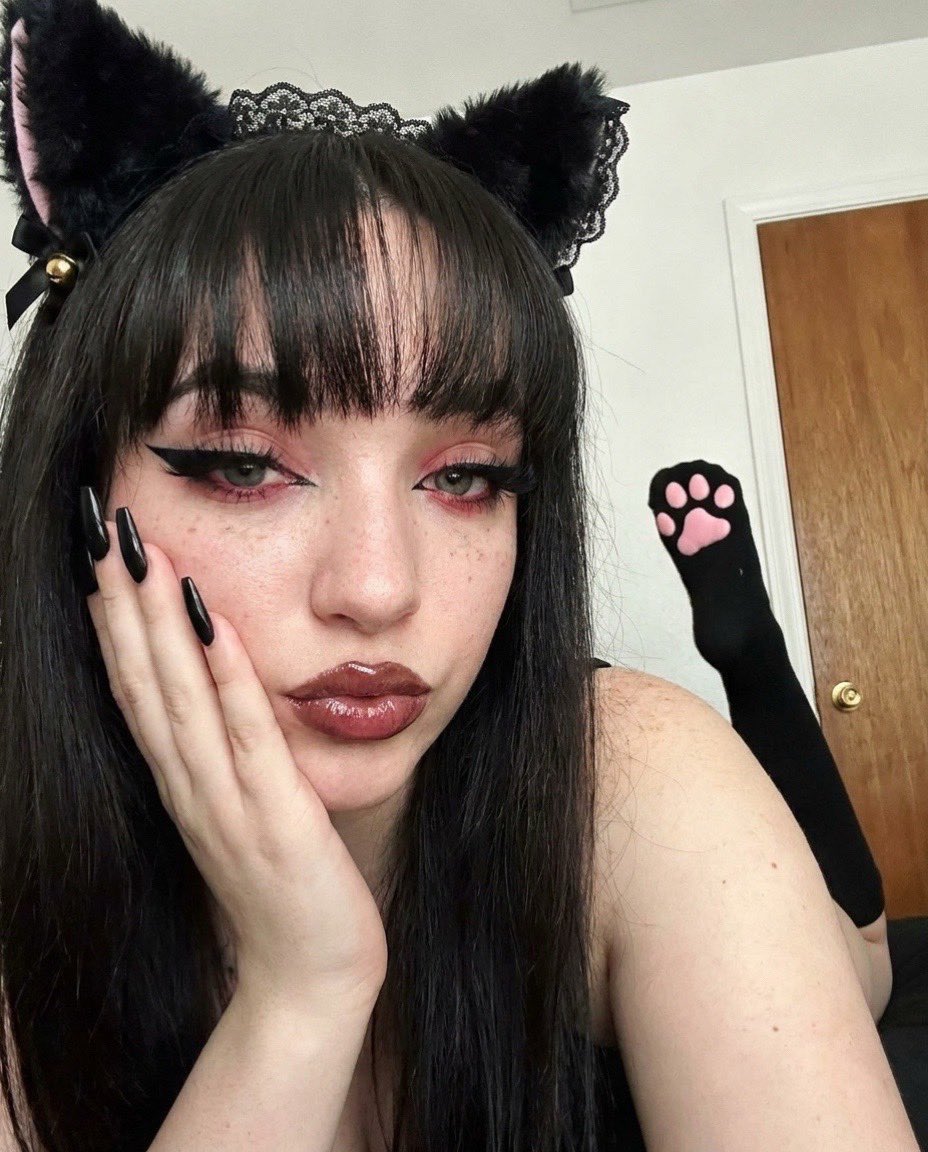 itspeachdoll's tweet photo. ⋆. 𐙚˚࿔ { lf new mutuals  } 𝜗𝜚˚⋆

┆abby ! 19! 
┆anime, plushies, cats
┆val, roblox, minecraft 
┆18+ 
#valtwt #mutuals #moots #promotwt #gamingtwt #animetwt https://t.co/YO00CfzVef