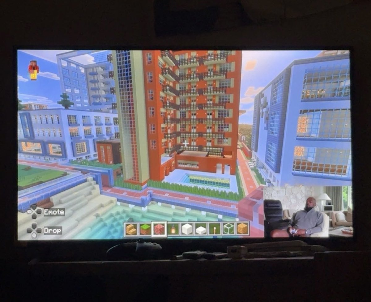 needsomebapple's tweet photo. Mike Tomlins put more work into his minecraft world than getting a playoff win the last 10 years #priorities https://t.co/EtwqGVhmnH