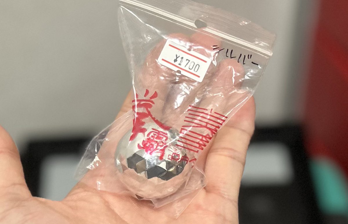 koujidkk's tweet photo. 8BitDo Arcade Stick 🕹️パープル色
三和レバー（静音タイプ）+八角ガイドに交換しました！
沢山の方が8BitDo Arcade Stickのレバー&amp;ボタン交換動画出されてるので参考にさせて頂きました！
レバーボールは、5月のアケアカイベントに行った際自分へのお土産で購入した物
（ミラーボール🪩タイプ） https://t.co/sVhQxR97Pb