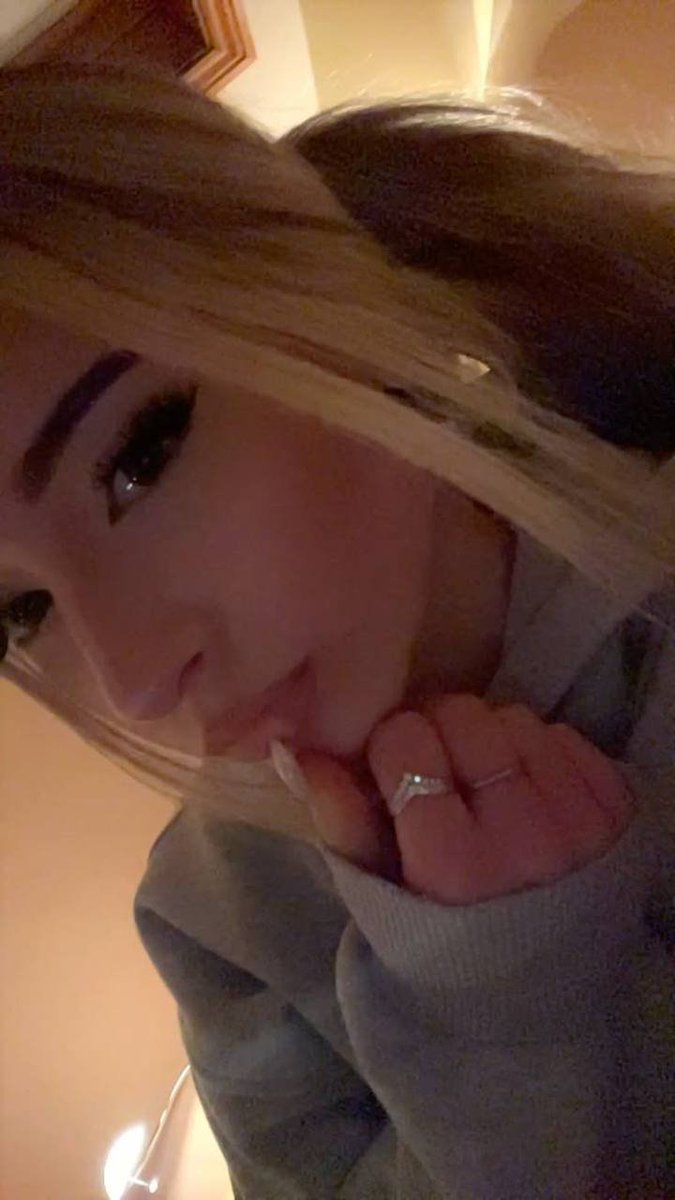 dsfjidghi_KKY's tweet photo. Who wanna chat? I’m soo boreed💔 ‍I am alone�‍�😭😭 https://t.co/6PhQ5oDwFP