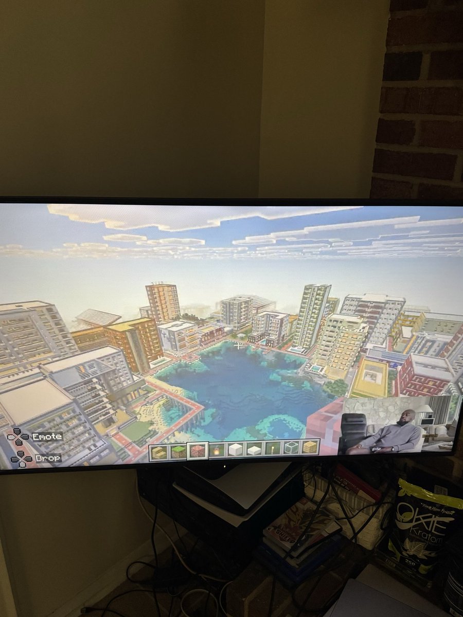 MartinBerzatto's tweet photo. Had to throw the Mike Tomlin Minecraft world reveal on the big screen https://t.co/Ejy2FvzIOg