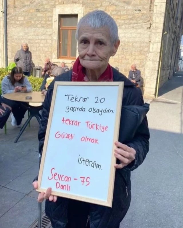 ZamHaberAjans's tweet photo. Oyuncu Tolga Mendi, Darülaceze’yi ziyaret ederek 1968 Türkiye Güzeli seçilen Sevgi Can Danlı ile bir araya geldi. https://t.co/qHjLD523Np