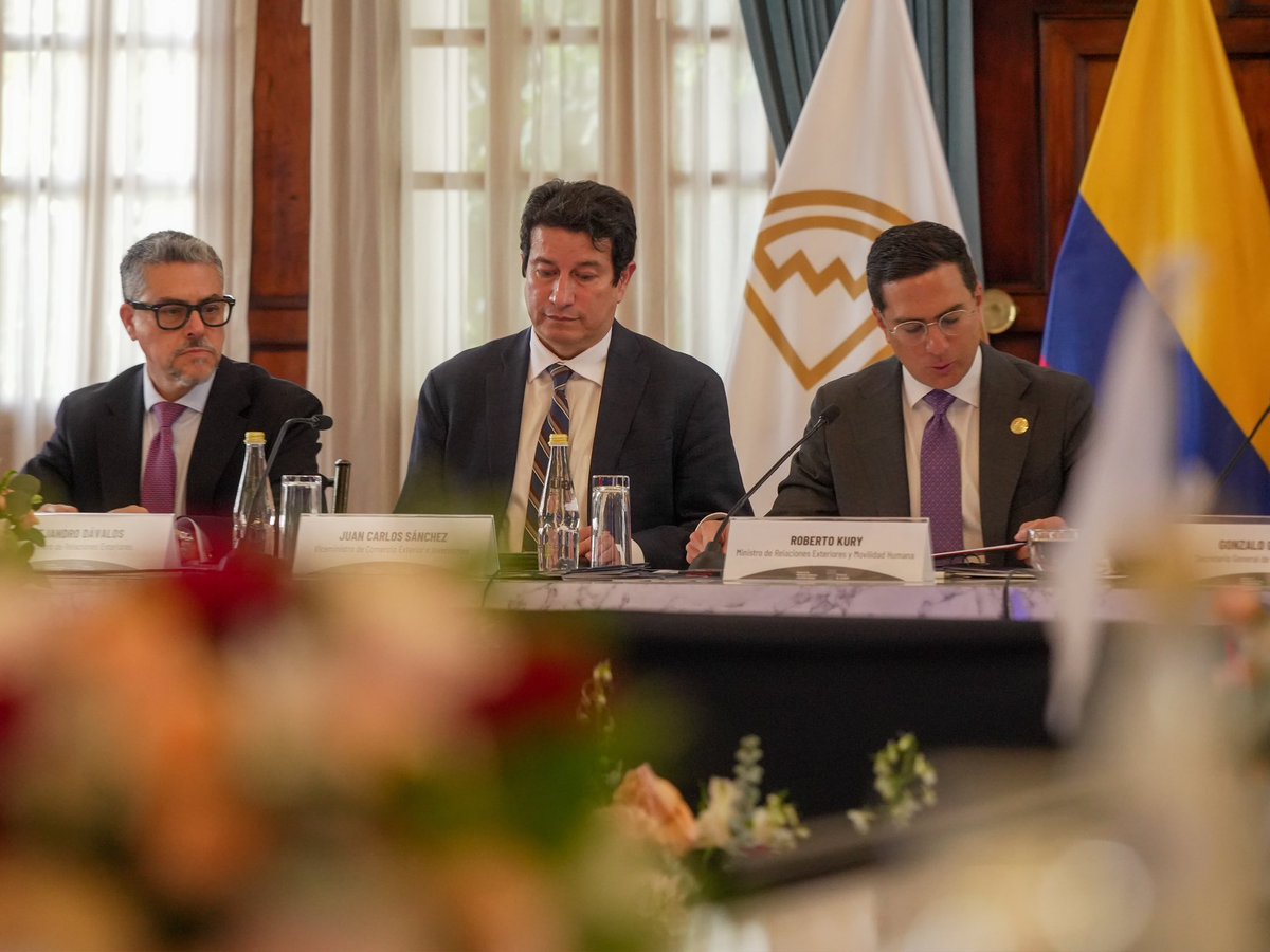 Produccion_Ecu's tweet photo. Destacó que durante la gestión de la Presidencia Pro Tempore de 🇪🇨,se impulsó el trabajo en comités y espacios técnicos; y se promovió el diálogo en temas como facilitación del comercio, conectividad, agenda agropecuaria,integración de MIPYMES, armonización normativa, entre otros https://t.co/1dtefqK0ux