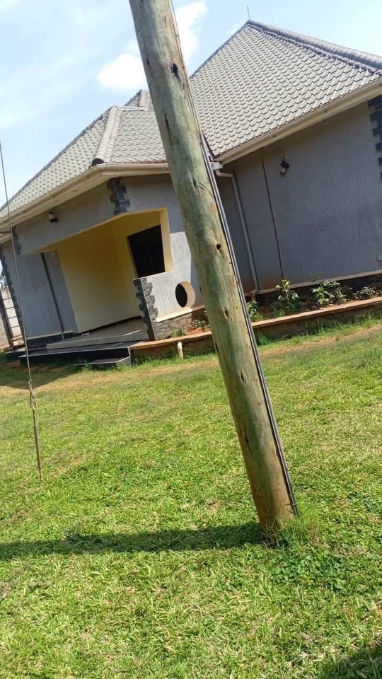 HEBobiwine's tweet photo. You can easily pass by this house and think it's a normal home. Yet this is a torture chamber manned by SFC, located at Abayita Ababiri, Kabaale B Village on Entebbe Road. At this house and the adjacent facilities, Ugandans and non-Ugandans are subjected to incredible torture. Some accounts indicate that some victims could not take it and when they died, they were simply buried behind this house in unmarked graves. 

And yet this is just one of the many torture chambers operated by the Museveni system. There are several such places in every Division of Kampala and Wakiso, and in most districts of Uganda. Sadly, these are houses in our neighborhoods, and the people who commit atrocities against our people live amongst us. Thankfully, they're being exposed one by one, and so shall they account for every crime committed against our people!