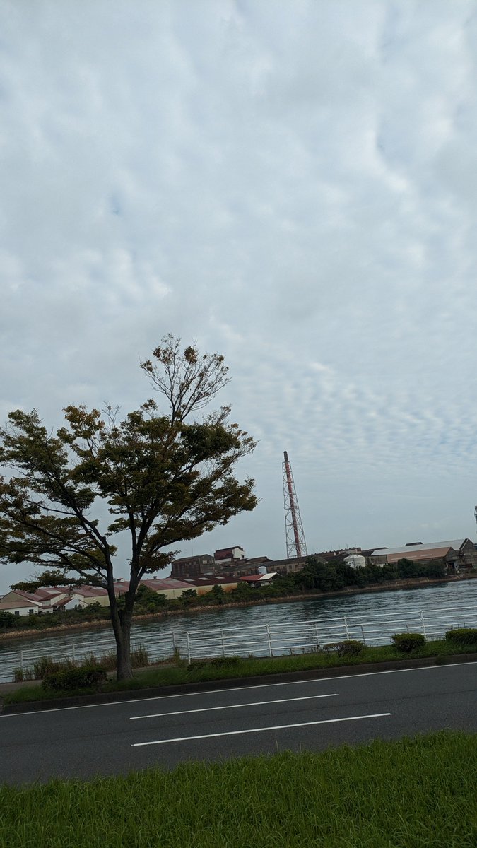 rockricefield2's tweet photo. 昨日から北部九州で研修です。
昨日は苅田町の工場見学、今日は福岡市の自治会のデジタル化の意見交換です。

写真は北九州の工場風景です。 https://t.co/rIe1RZOKfa