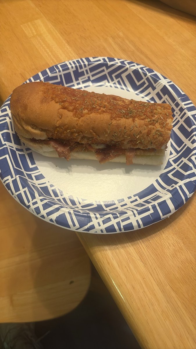 Smokey_Oday_1's tweet photo. My guy @fulltimemotion whipped me up a Toni’s Mikes Hot Italian after my 5AM-8PM shift. It’s safe to say that Toni had sexual interactions with my sub. And I mean that in the best way possible #SmokeEm https://t.co/MDxMuB3Mjd