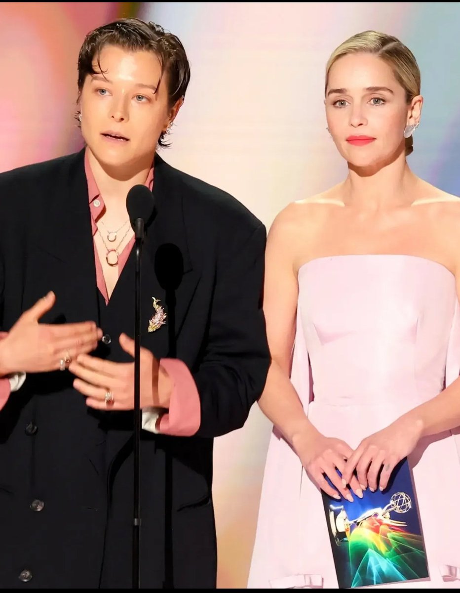 LaurentHERhgly's tweet photo. #Daenerys avec ses grands-parents de 6e degré. #decade (BAFTA 2016 - EMMYs 2026) Emilia Clarke, Emma D'Arcy, Matt Smith #ASOIAF #HOTD #GOT https://t.co/ci17sEc818