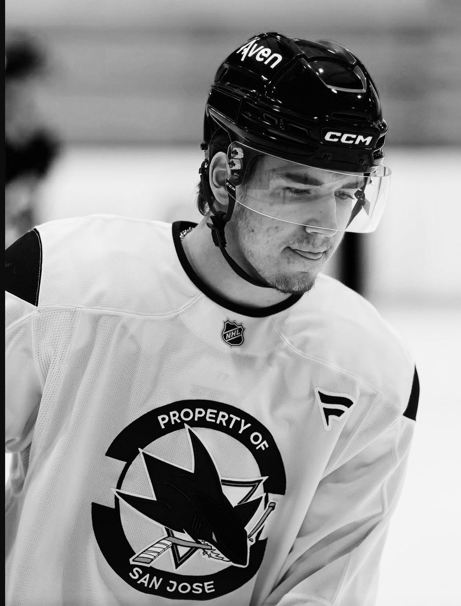 eg0center's tweet photo. — back. tomorrow. 🏒 https://t.co/ihpFEyhYL7