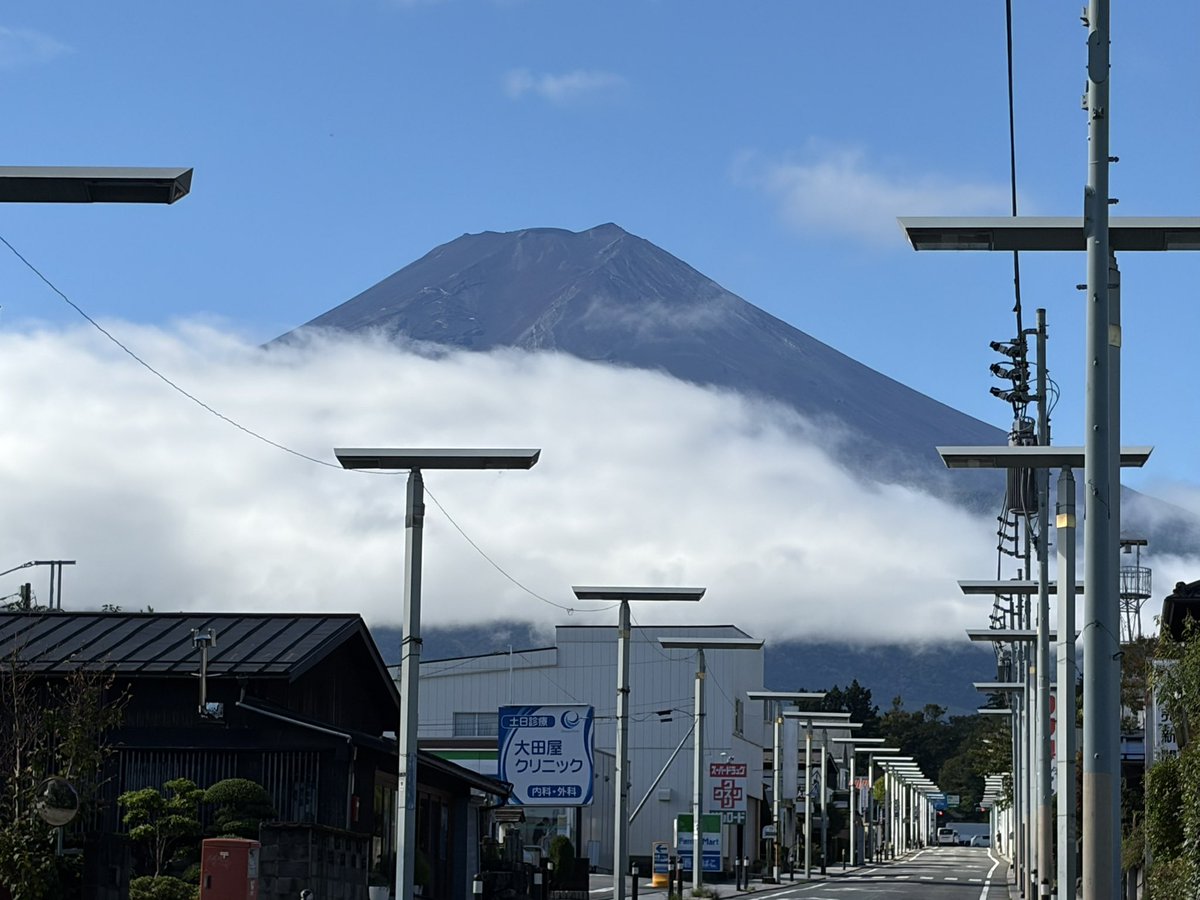 Icejun18's tweet photo. 今日の富士山🗻 https://t.co/PNCgM4btwl