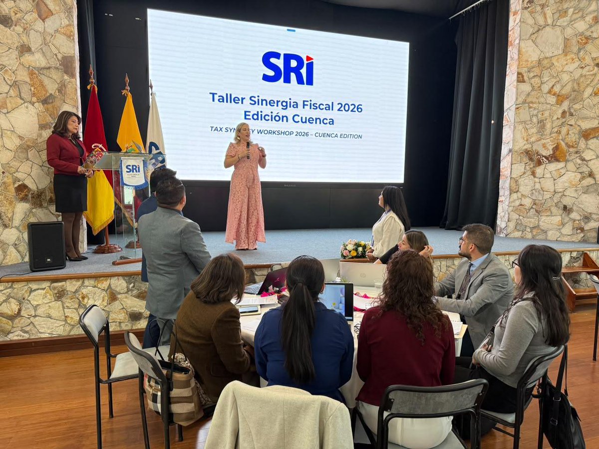 SRIoficialEc's tweet photo. ¡Sinergia fiscal!

@AlexaNavarreteR, directora general del SRI, lideró el Tax Synergy Workshop 2026 – Edición Cuenca, un espacio técnico de trabajo que reunió conocimientos y experiencias para analizar procesos y estrategias vinculados a la gestión tributaria.

🧵⤵️ https://t.co/rBWASS7odl