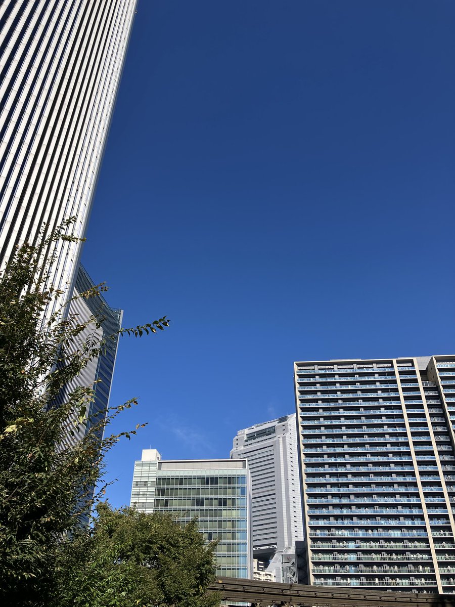 PS_saiyo's tweet photo. おはようございます☁️

本日は内定式を執り行います！

天候が心配でしたが、晴天となりました☀️

内定式の詳細は採用インスタに掲載しますので、そちらもご覧ください！

本日も1日頑張りましょう♪
#不動産業界　#企業公式　#企業公式が朝の挨拶を言い合う　#社員の日常 https://t.co/qKQ7jT3lkz