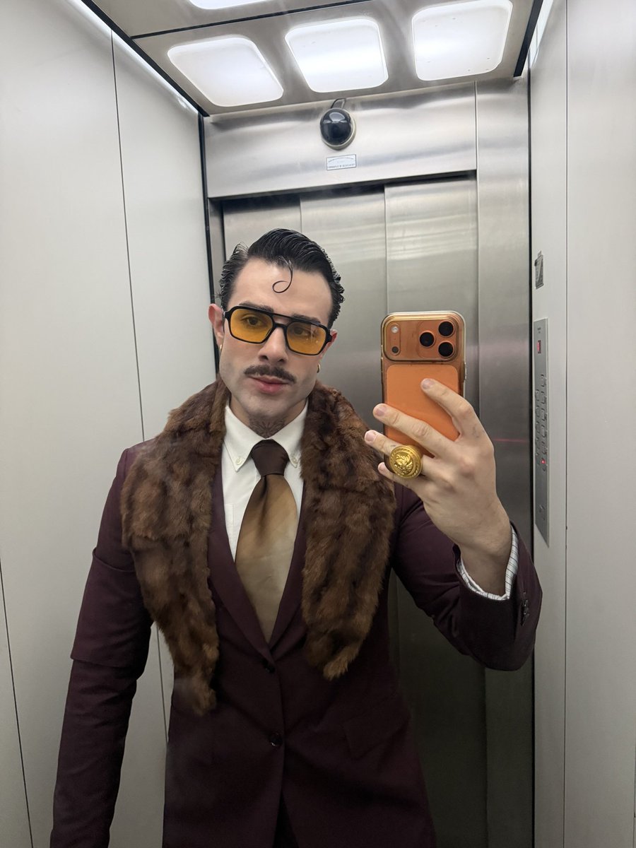 ricardobenucci's tweet photo. eu quando vou à ópera com as bichas https://t.co/Xrf07tNHY9