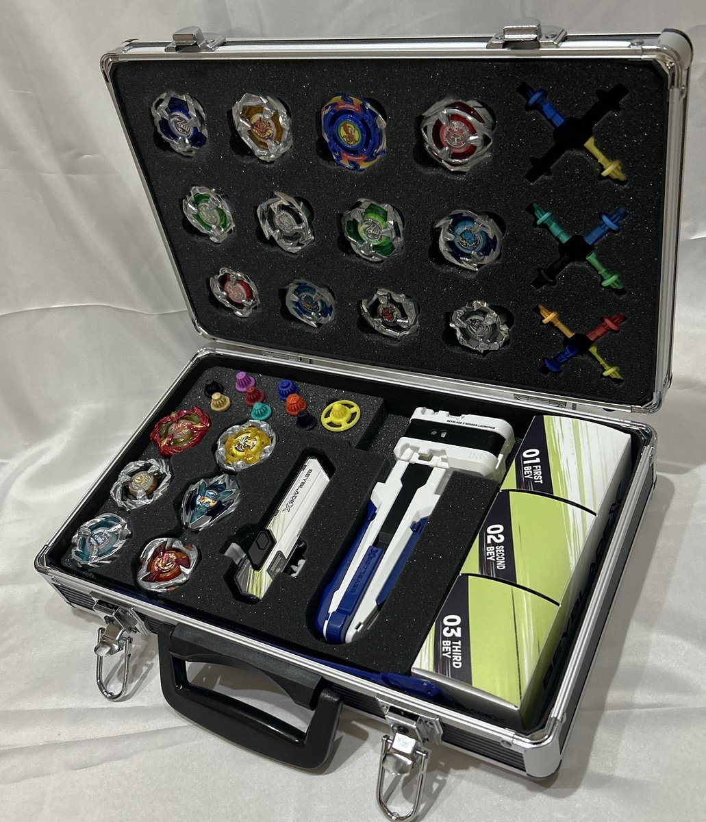 fukuoka_iiduka's tweet photo. ベイブレードｘ収納ケース/boxを購入を検討/ご希望の方へ、お待たせしており、申し訳ございません🙇‍♂️
webサイトにて補充を行いました、ご確認お願いいたします👇
https://t.co/ouSXEkmg9a

まだ早い？ように感じるかもしれませんが、クリスマスプレゼント🎁として購入ご検討されている方は、早めのご購入をご検討ください。
毎年、直前に問い合わせ多数あります、製作～補充まで、お時間かかりますので、ご理解いただけますと幸いです🙇‍♂️

尚、毎回キャンセルが数件発生しますので、在庫切れとなってもキャンセル処理後、在庫が復活する事があります👀
少量を繰り返し定期的に補充していますので、お買い求め出来なかった際は、申し訳ございませんが次回補充までお待ちください、よろしくお願いいたします。🙇‍♂️

#dreambox製作
#ベイブレードX
#beybladeX
#ベイブレードケース
#ギアケース