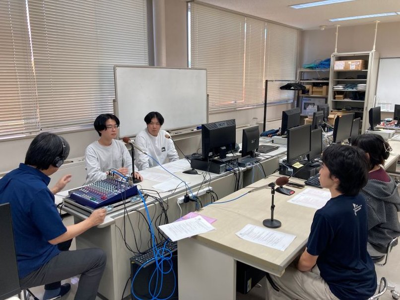 y_cit1993's tweet photo. 情報システム科の学生と佐藤校長が、エフエム山形「YAMAGATA CAMPUS TOURS」に出演します
放送日時：令和8年10月2日（金）20:00-20:30
https://t.co/dqBHhprb3Y https://t.co/gK1uVrxDDK