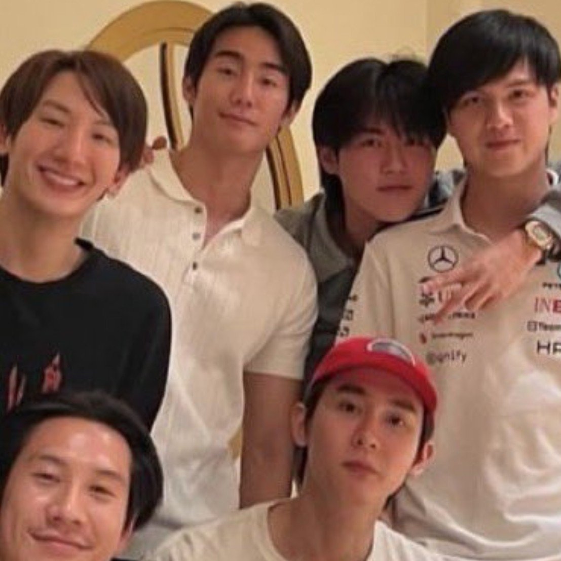 ppimnamepatt's tweet photo. เมื่อวานคือชอบตรงที่ขอเติมหมวยก่อนที่หมวยจะบินไปปารีส แล้วไม่ว่าจะถ่ายรูปหรือคลิปจากของใคร ฟอสก็ไม่ห่างจากบุ๊คเลย ไม่เคยให้บี๋ห่างจากสายตา 😳 https://t.co/hCsAHdXSz1