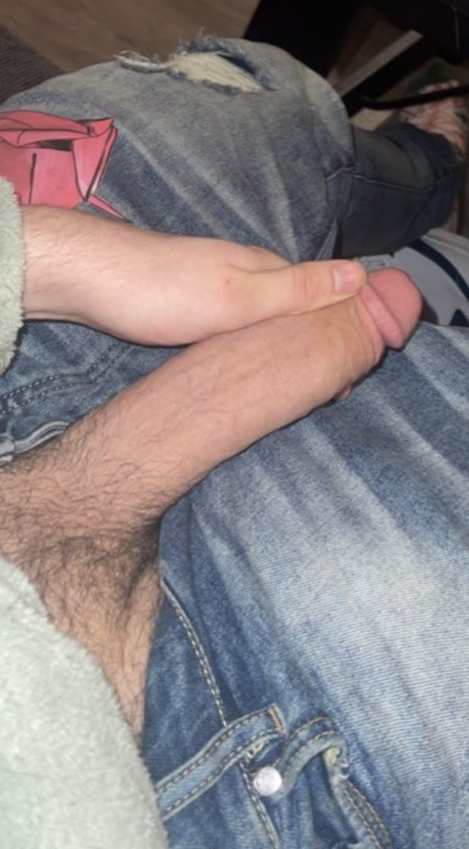 fk9yo's tweet photo. اش رايكم بزب هذا الفحل يكلمني اني امص زبه ويدخله طيزي وانا من شفت زبه خفت يوجعني ايش رايكم بقدر اتحمله بس زبه حلو مره عبجني https://t.co/K9gADI1lVk