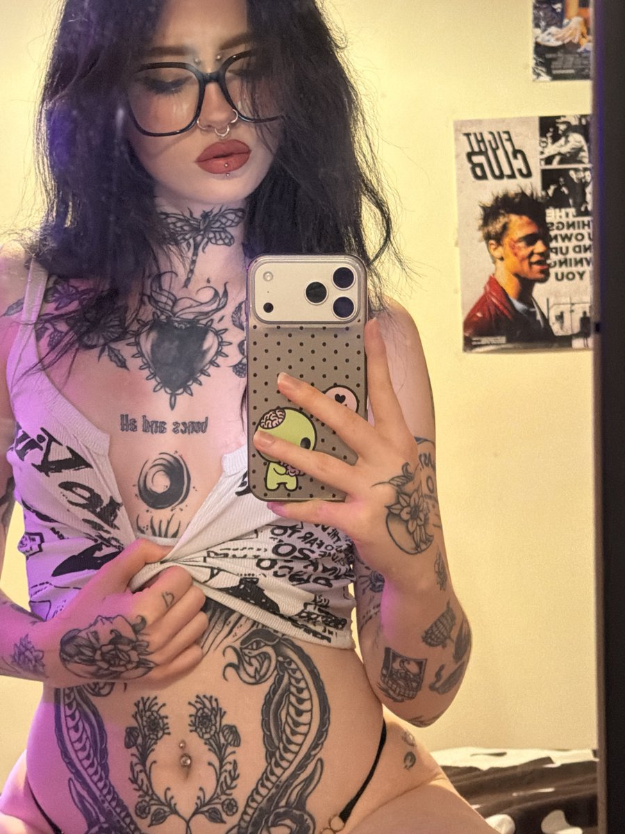 ElowynnMarie's tweet photo. suddenly looking all innocent just because i put on my glasses… don’t fall for it https://t.co/iBeVLXTTy8
