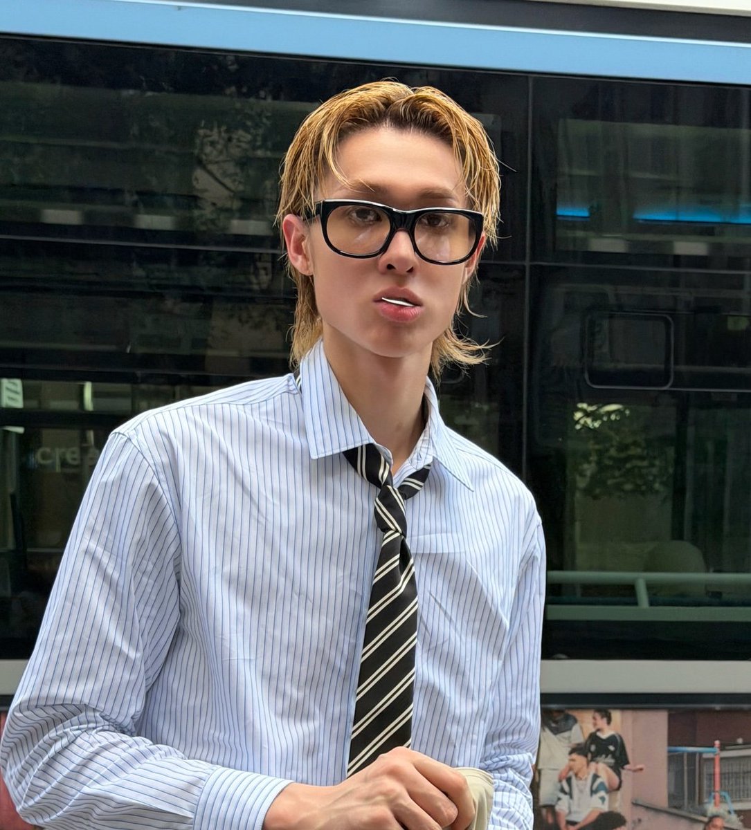 marttiniey's tweet photo. i think these are the best nerd looks martin has served https://t.co/XOG7E4jYG0