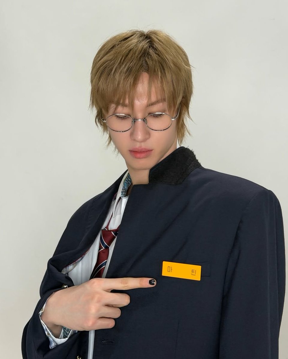 marttiniey's tweet photo. i think these are the best nerd looks martin has served https://t.co/XOG7E4jYG0