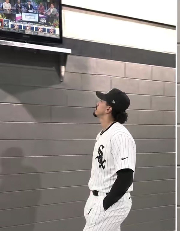 IO91540407's tweet photo. WHITE SOX ARE MOVING TO THE ALDS!!!!!  #whitesox https://t.co/339o7IzAm1