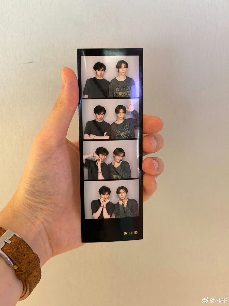 LinmoThailand's tweet photo. [260930]  LinMo Weibo Update!💛

ทำไมเดือนกันยายนถึงดีขนาดนี้นะ～～🍻 #Momentsของหลินโม่ #plogบอกลาเดือนกันยายน

-1-

🔗 https://t.co/WmS7is5bfS

#หลินโม่ #林墨 #LINMO #INTO1 https://t.co/XjmjalCB1L
